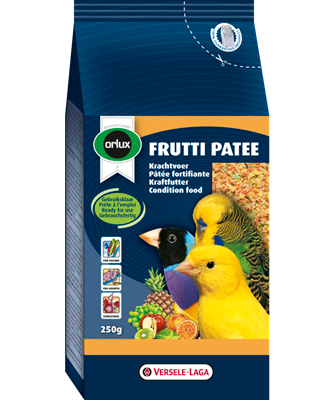 Pâtée aux œufs avec des fruits pour tous les oiseaux